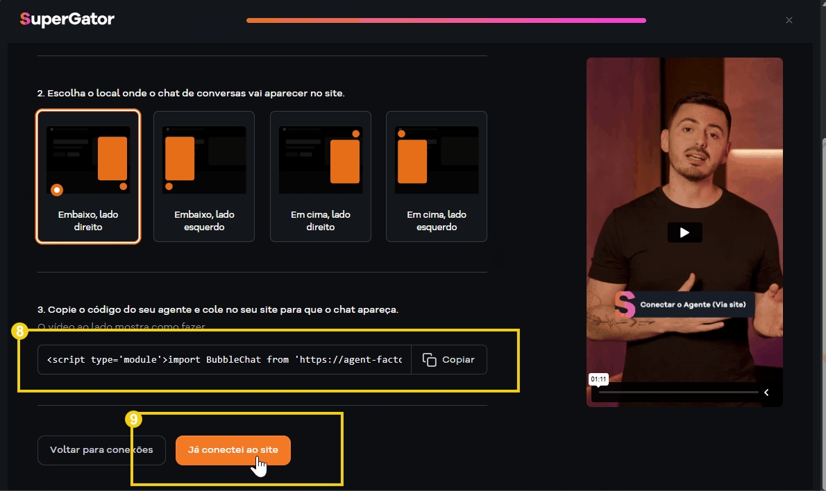 Imagem de um tutorial em vídeo mostrando como conectar um agente via site, com opções de localização do chat e código de integração.