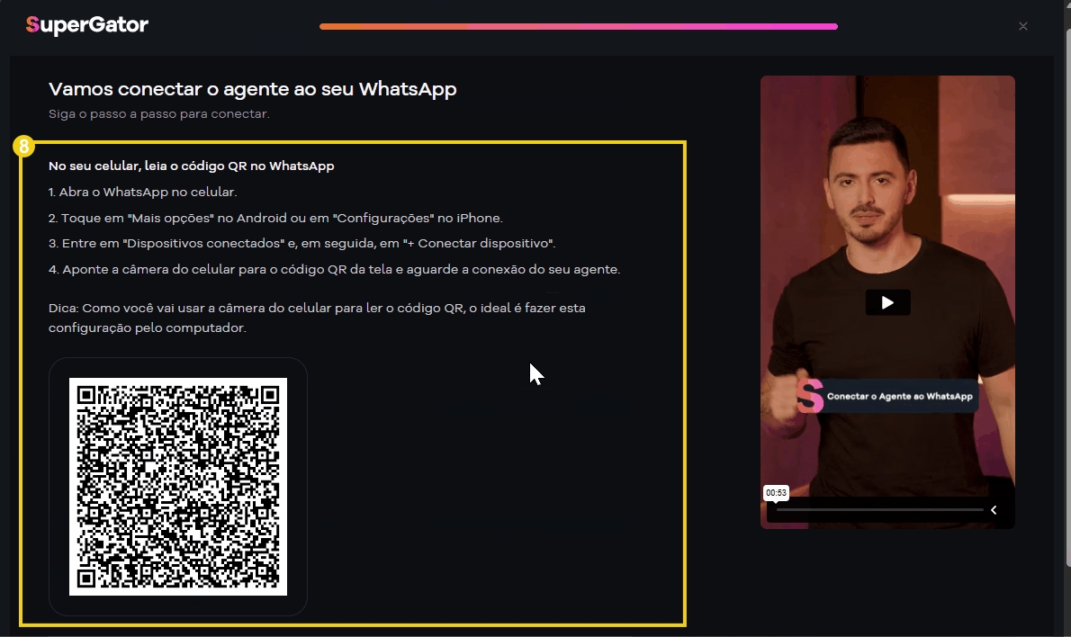 Tutorial passo a passo para conectar seu WhatsApp usando QR code, com instruções claras no computador e um apresentador explicando o processo.